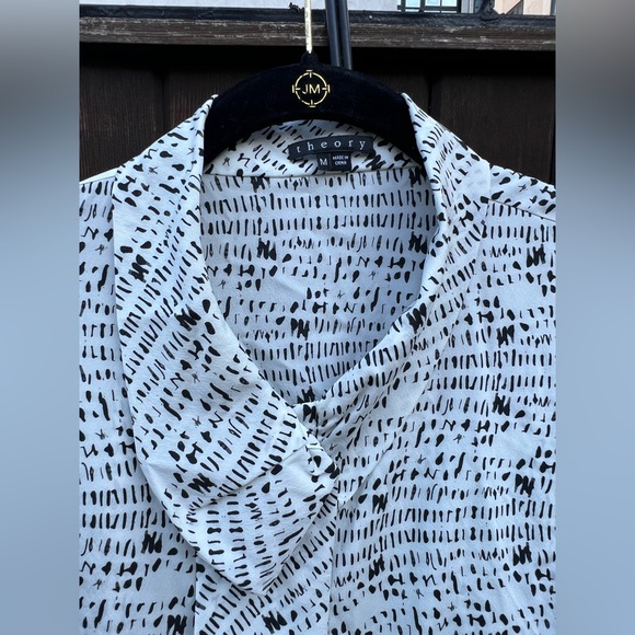 Theory blouse in size medium featuring  a unique Biddet/Morocco print - Picture 1 of 5